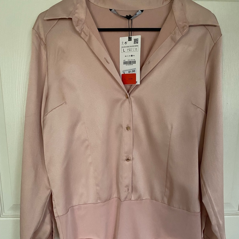 Zara blouse bodysuit. Collars, long sleeves, square gold buttons. Pink, satin, L